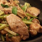 ジッとしたクレーポットの豚肉のリブ＆ブタ - コーズウェイベイ