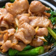 醬爆芥蘭爽肉煲 - 銅鑼灣分店